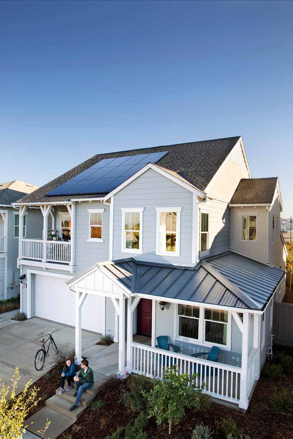 A white house with front contact panels on the roof, provided by solar installers in South Carolina & Georgia.